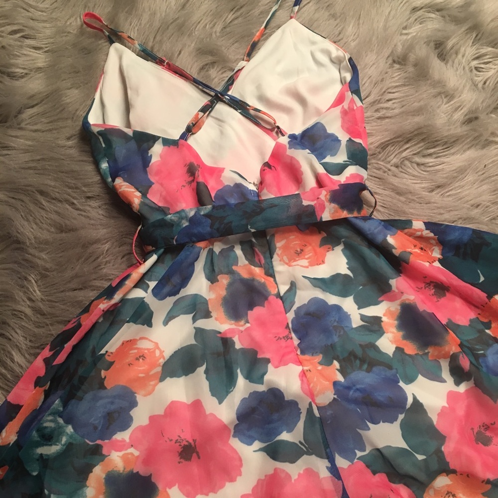 πΈπΊπΉπ
π»ββοΈSOLD OUT Flower Wrap Brunch Romper - Picture 7 of 7